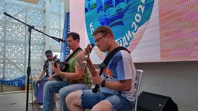 На Набережной Саратова прошёл второй день третьего ежегодного литературного фестиваля романтиков «Корабли Санди» — фото 7