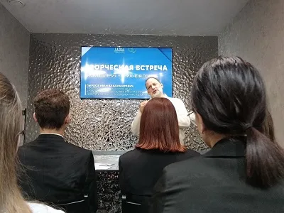 Размышления у книжной полки