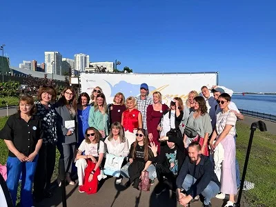 В День города на Новой набережной Саратова завершился проект «Поэтический тренинг «ЛЕТИ!»
