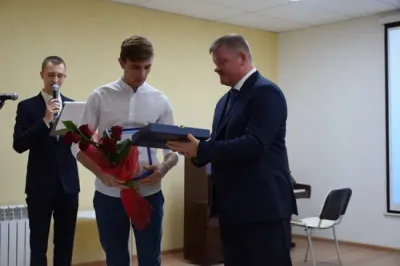 Вольчанин Максим Соколов получил литературную премию от главы Саратова